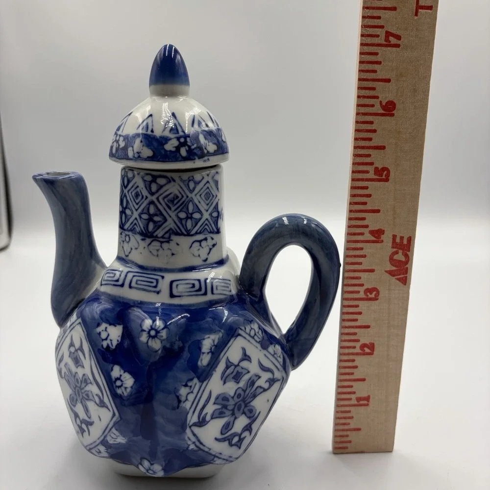 Collector Vintage Blue & White Ceramic Teapot‎ Hexagonal Floral Design